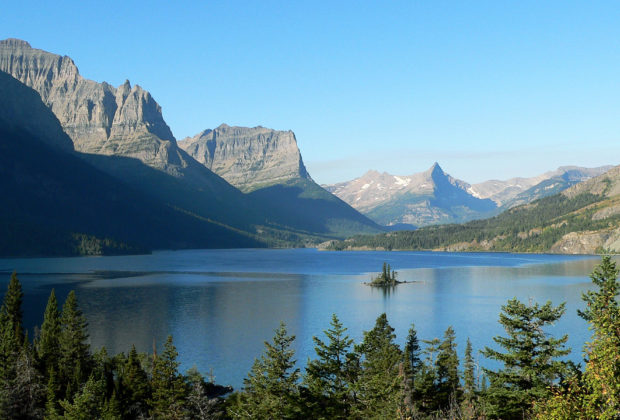 saint-mary-lake-landscape-glacier-national-park-montana
